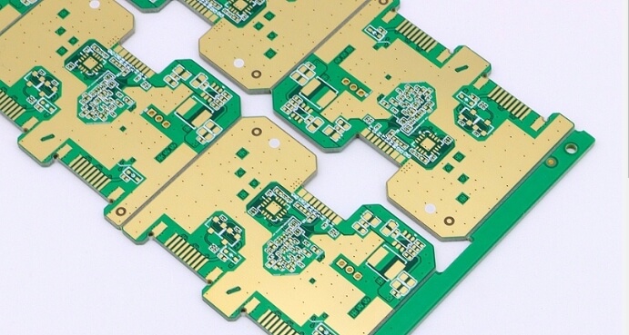 Grounding method in multilayer PCB circuit board
