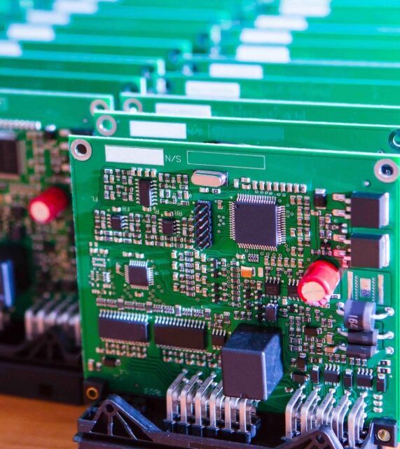 Should You Use Plated or Unplated PCB Mounting Holes?