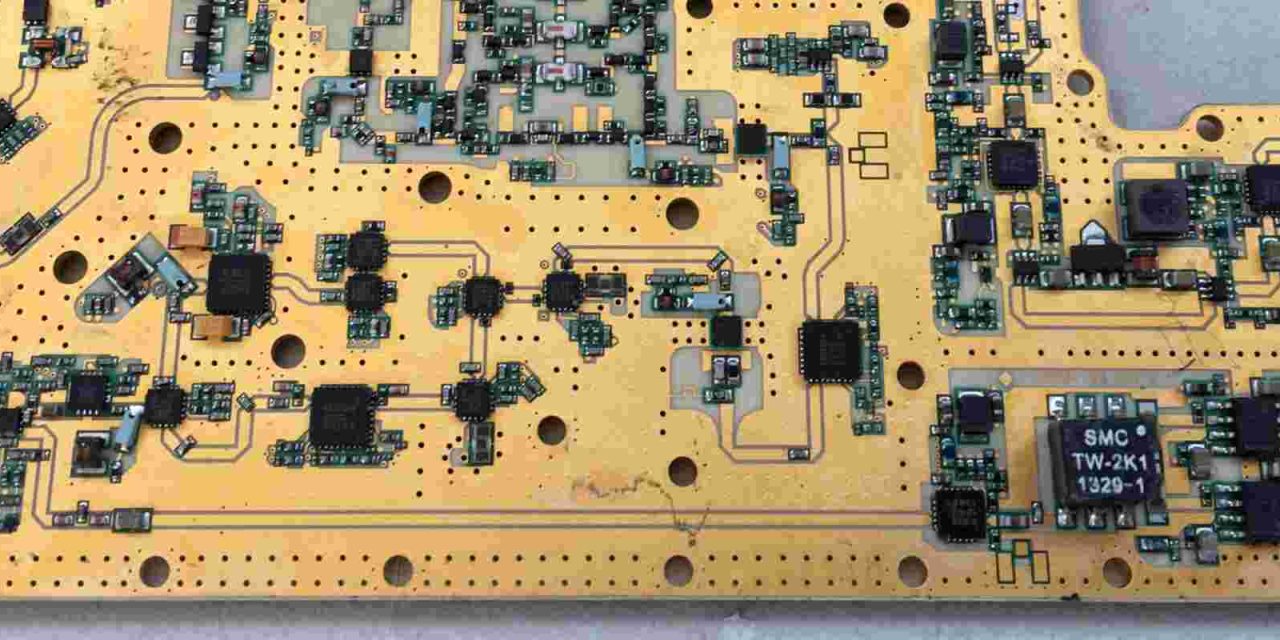 Nelco N4000-13 High-Speed Multifunctional Epoxy Laminate and Prepreg