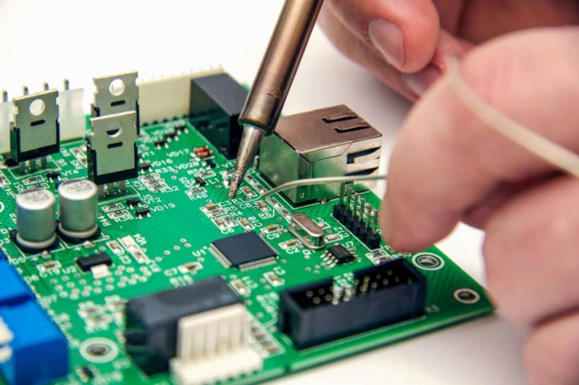 manual PCB soldering