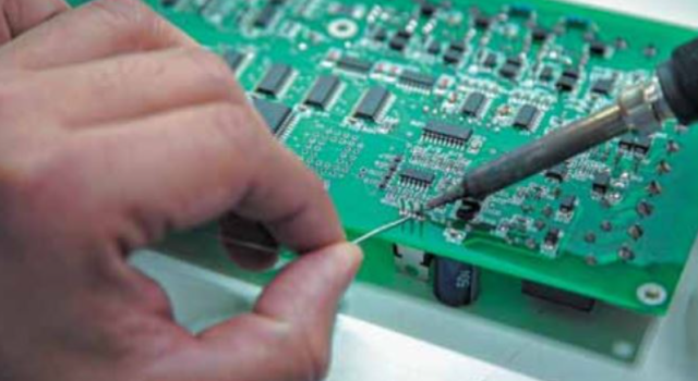 Soldering printed circuit boards: the ideal is achievable! 1 Soldering a printed circuit board