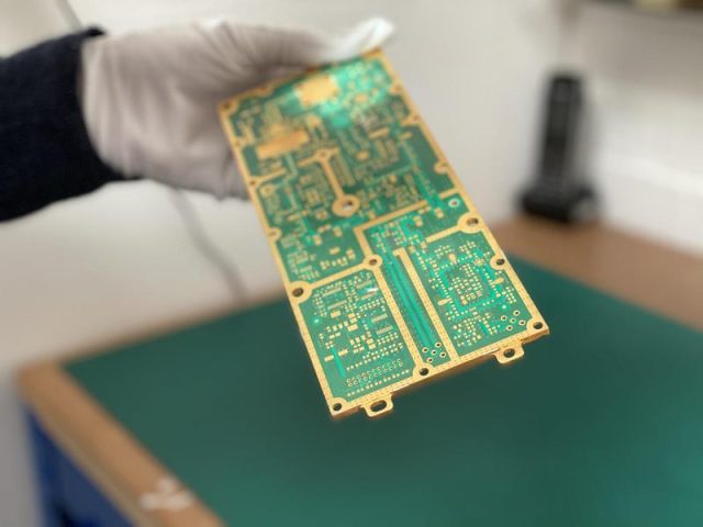 Microwave IC Test PCB